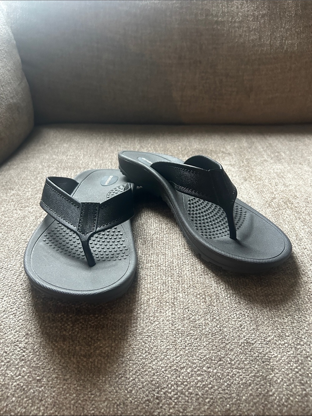 Okabashi Men’s black/gray flip flops size Large (8-8.5)